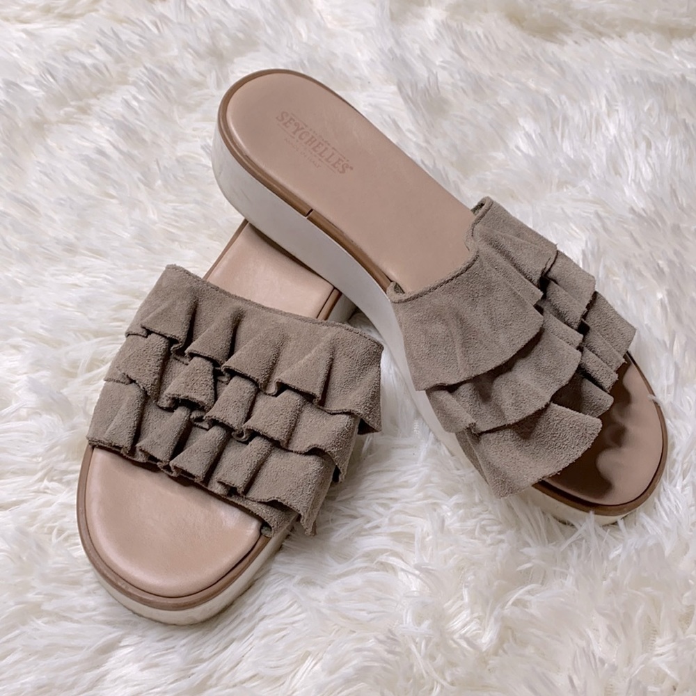 Seychelles Tan Suede Ruffle Slip On Slide Sandals Size 7.5